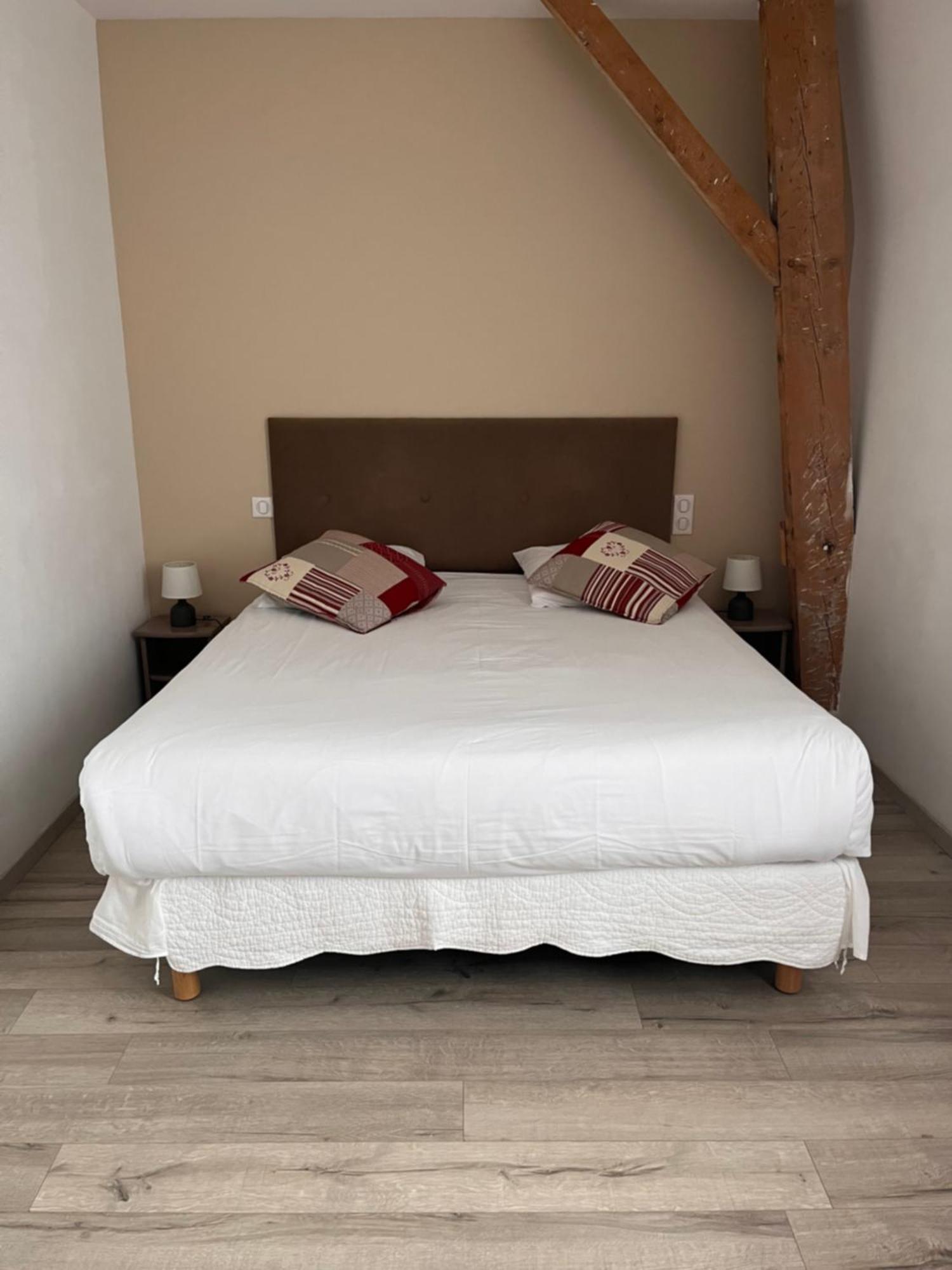 Péronne Chambres D'Hotes Noir Lion מראה חיצוני תמונה